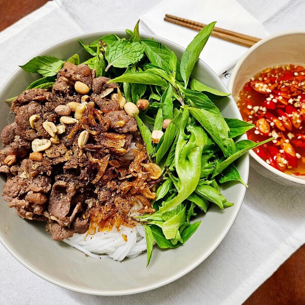 Combo bún bò xào ( bò ướp sẵn )