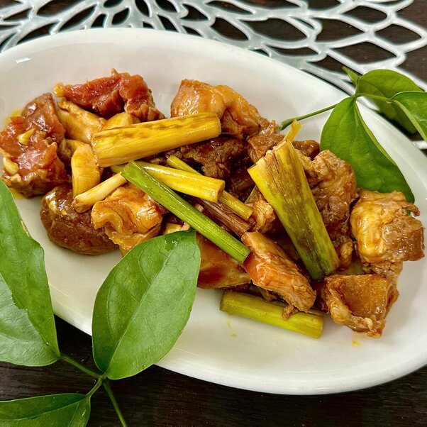 Gân bò ướp kho sả ớt