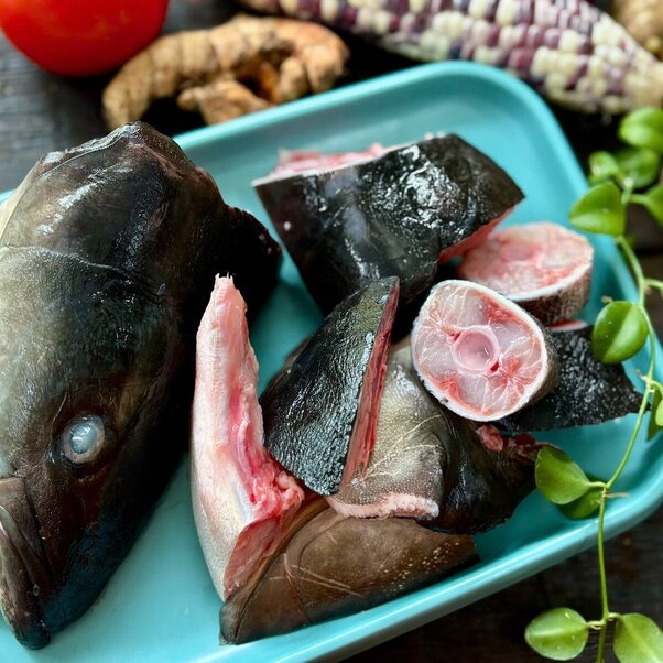 Đầu và đuôi cá bớp  ( kèm lòng cá)