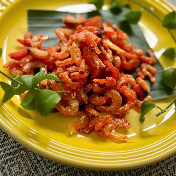 Tôm thẻ biển phơi khô